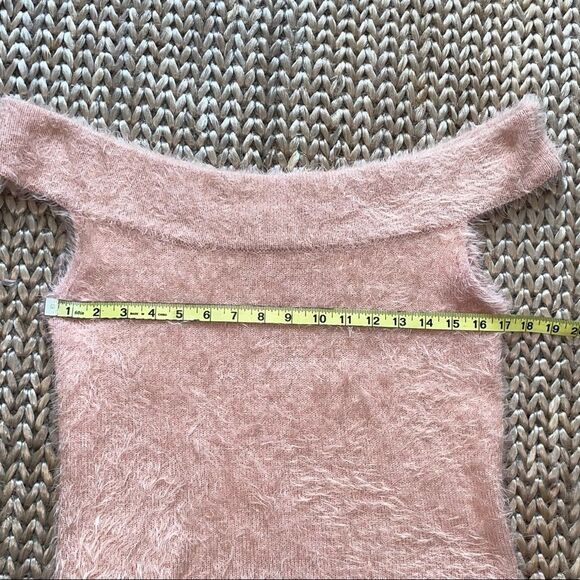 Guess Off The Shoulder Fuzzy Fitted Blouse Blush Pink Size XL - Picture 12 of 16
